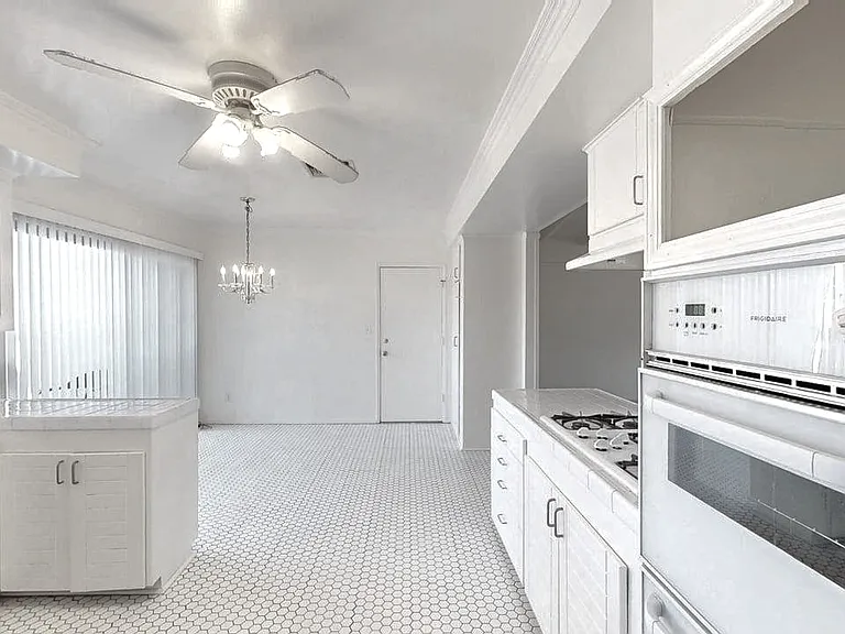 22545 Hatteras St — Photo 11