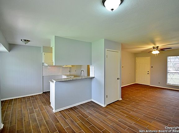 5th image of 323 Tidewind St