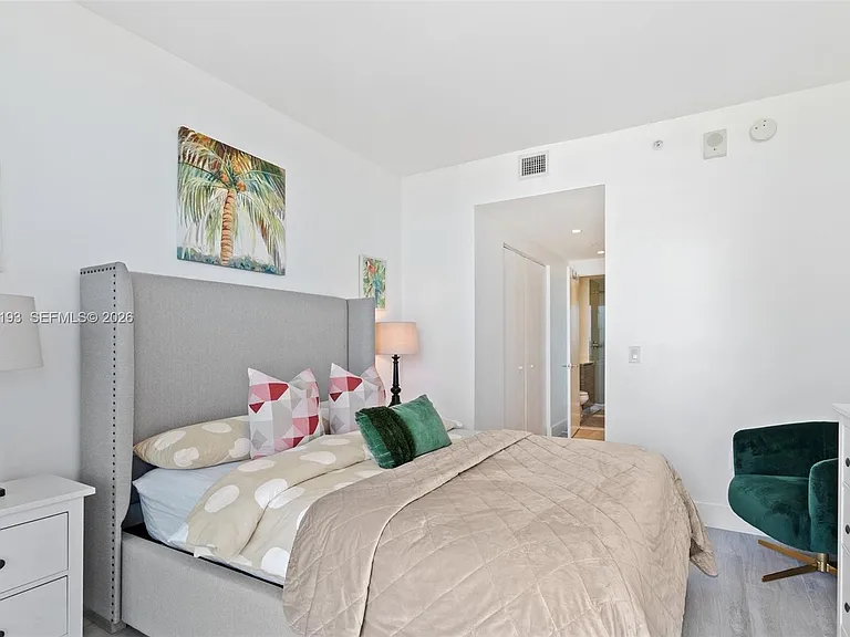 121 NE 34th St #1008 — Photo 21