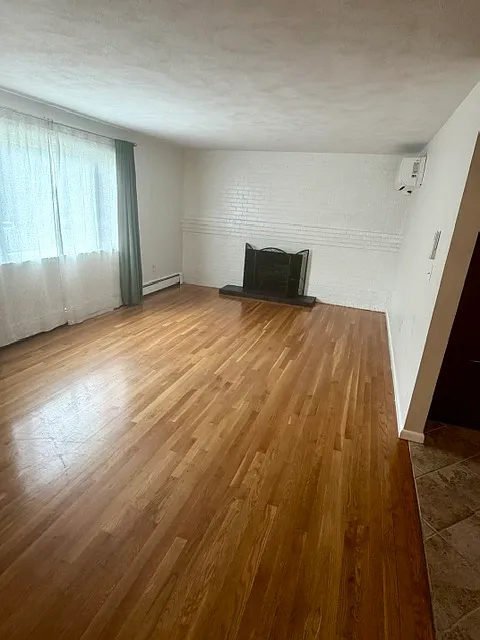 3 bed, 1384 sqft, $4,500 — Photo 2