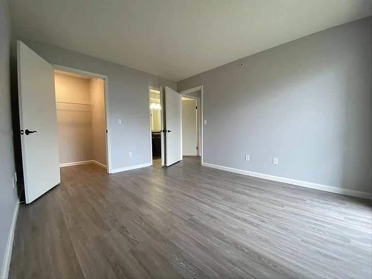 700 sq ft bedroom
