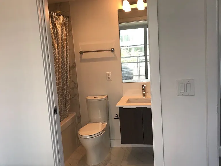 1283 Howe St #810 — Photo 10