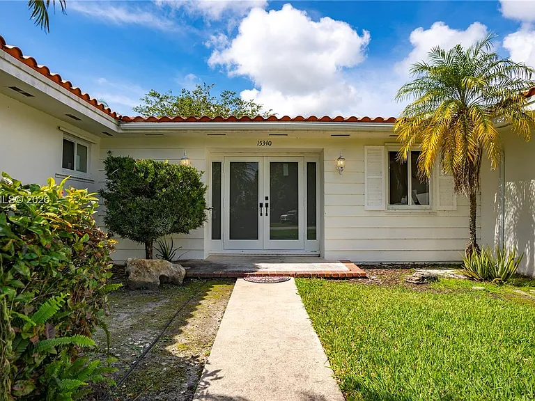 15340 SW 85th Ave — Photo 1
