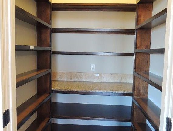 Walk-in Pantry
