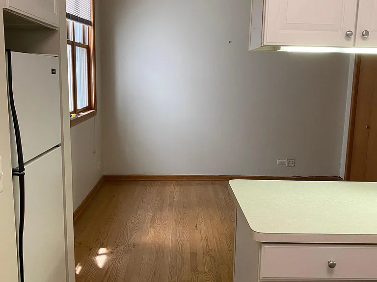 1164 W Grand Ave #4R — Photo 4