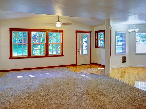 Living Room/Breakfast Nook