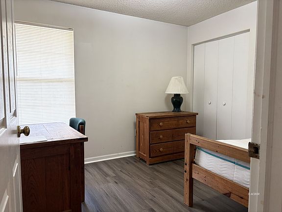 3rd image of 15 S Shafer St APT 404