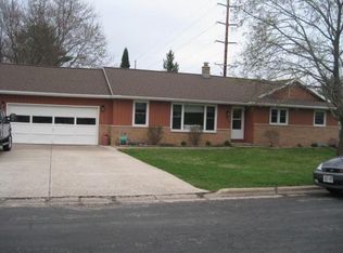 325 Oak St, Iola, WI 54945