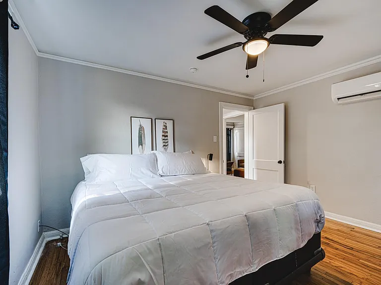 418 E 15th St #1 — Photo 13