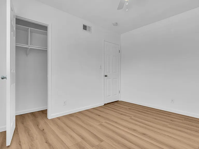 2502 S Olive St — Photo 16