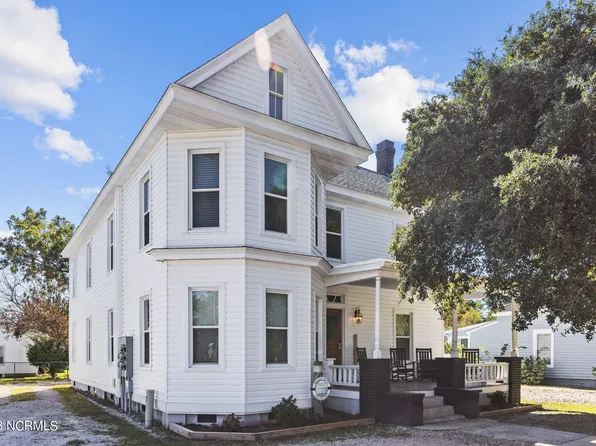 212 Live Oak Street, Beaufort, NC 28516