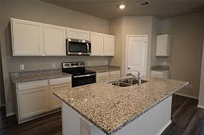 323 Pecos Dr — Photo 3