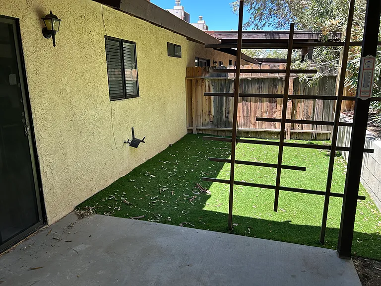 724 N Florence St #D — Photo 19