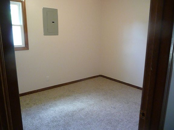 5th image of 412 Guinevere Dr