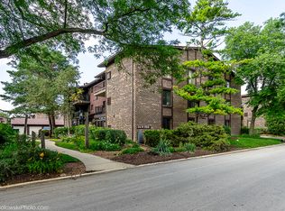 64 Pier Dr APT 104, Westmont, IL 60559