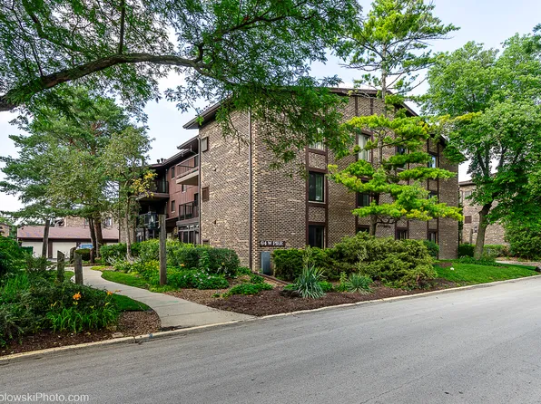 64 Pier Dr APT 104, Westmont, IL 60559