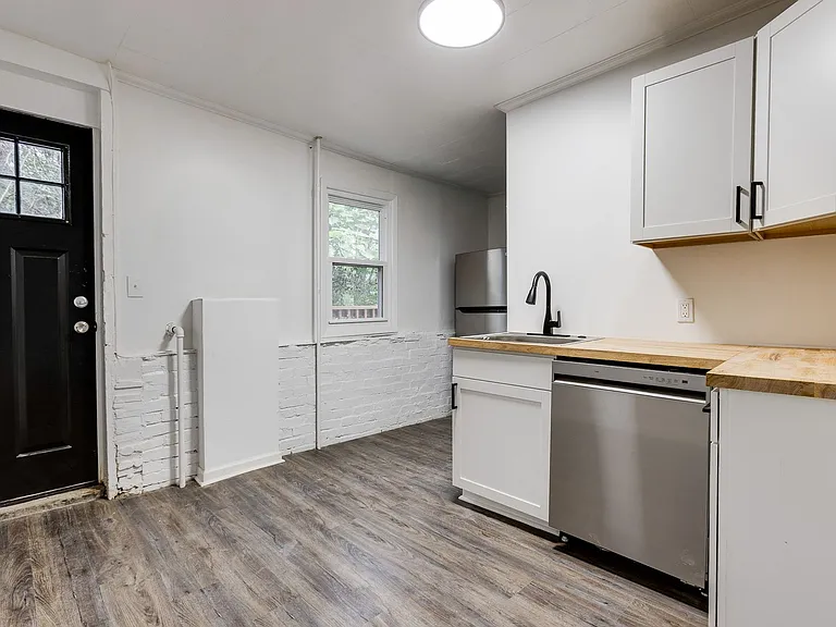 955 E Warrington - Fully Renovated Units in Pittsburgh's Coolest Neighborhood! — Photo 5