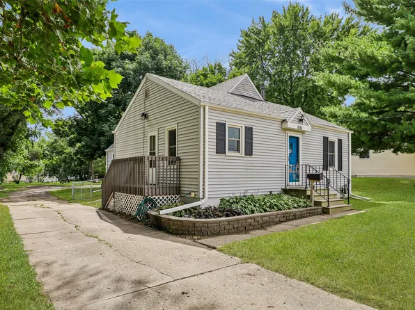 1532 Vine St, West Des Moines, IA 50265