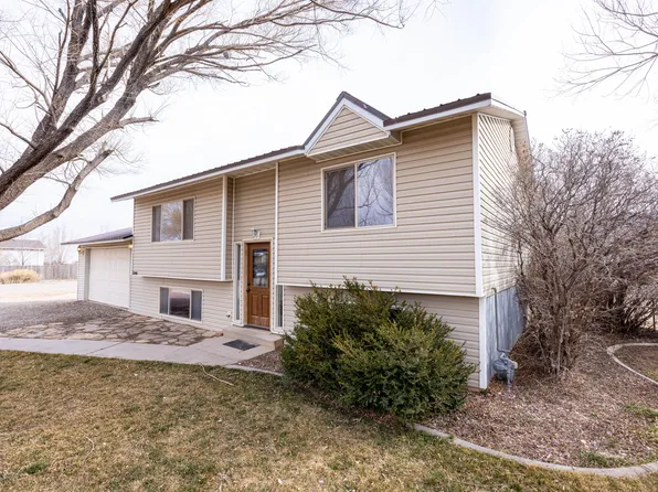 3900 N Quarterhorse Dr, Enoch, UT 84721