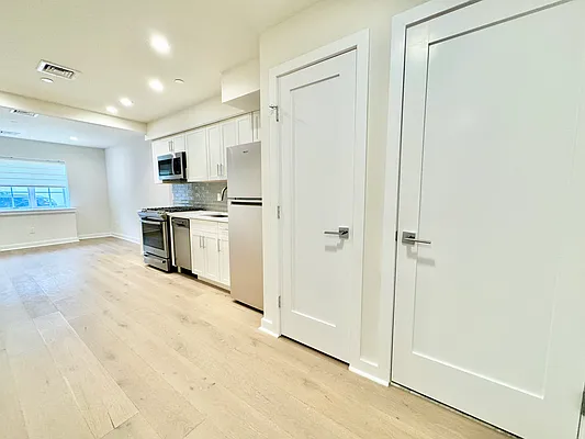 Rented by Amorelli Realty | media 12