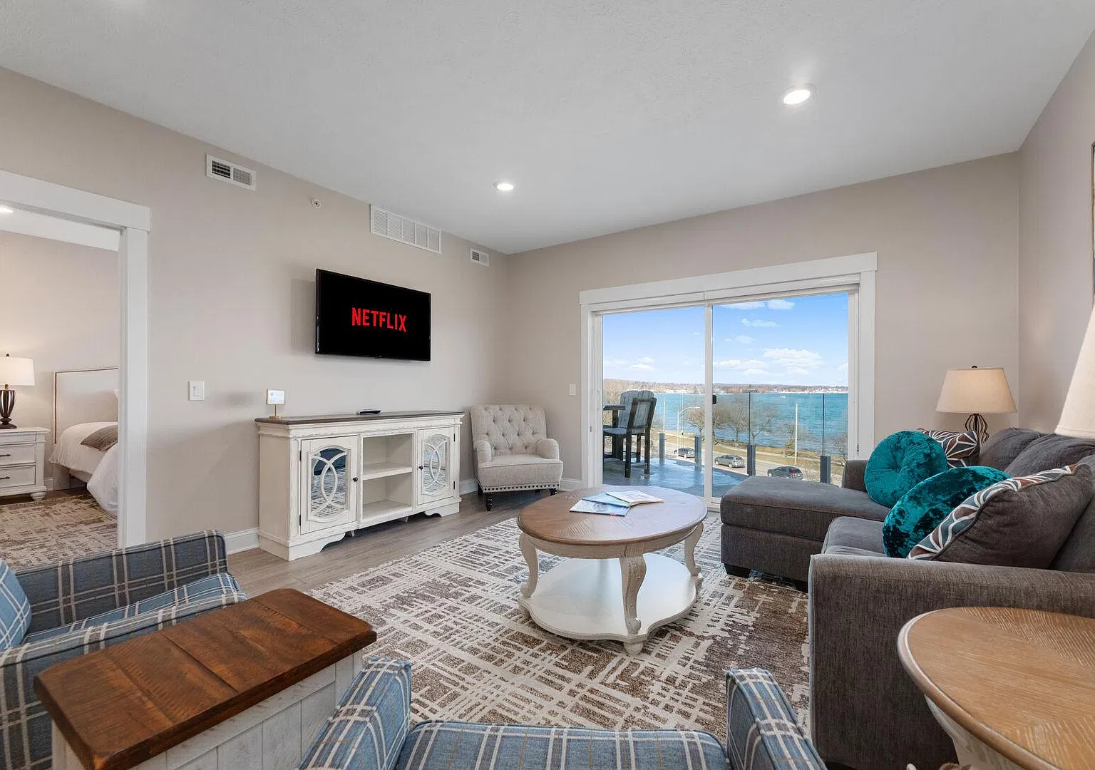2 bed, 1600 sqft, $2,600 — Photo 1