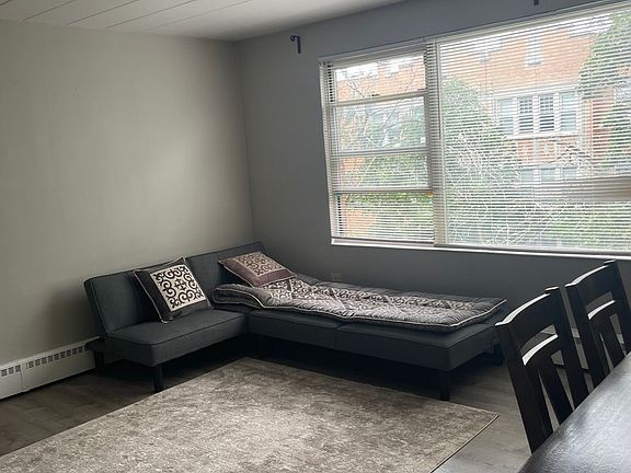 3rd image of 6833 N Oakley Ave APT 3B