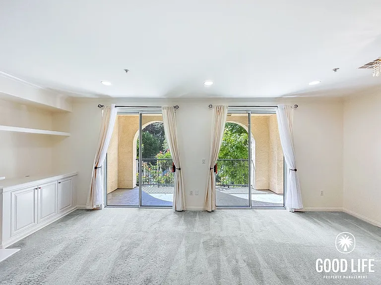 2260 Watermarke Pl — Photo 13