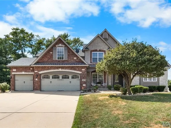 60 Charbonier Bluffs Dr, Florissant, MO 63031