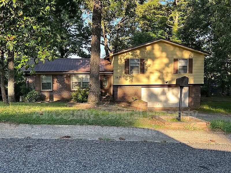1st image of 1405 4th Pl NW