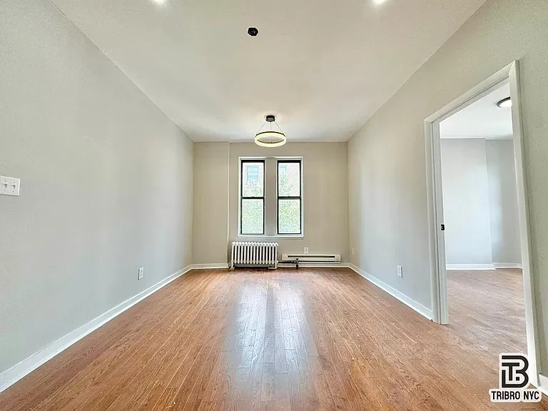 1056 Rogers Ave #3R — Photo 4