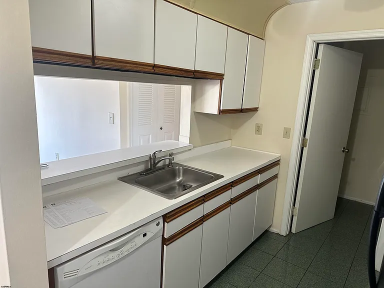 203 Colonial Ct — Photo 12