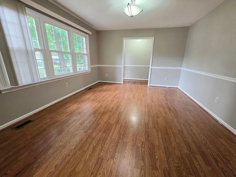 409 Rosewood Ln — Photo 5