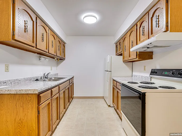 Maple Crest Apartments (Calumet Grove) — Photo 1