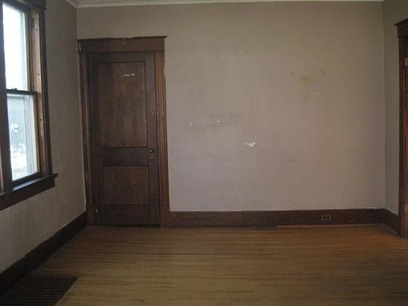 4th image of 905 S 7th Ave