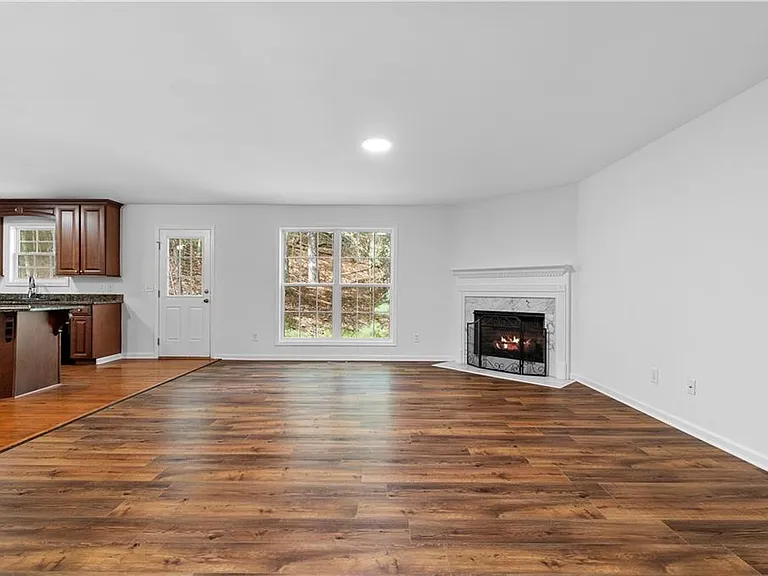 80 Castle Ct — Photo 25