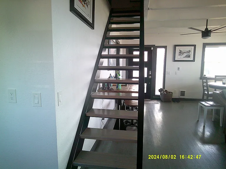 131 Beach Dr — Photo 11