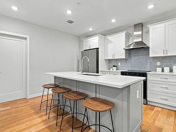 2nd image of 267 Old Colony #206