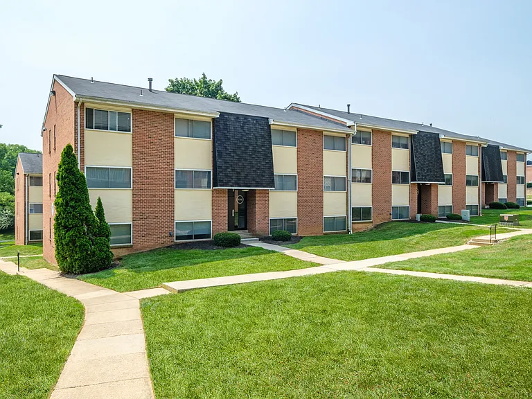 Hillside Apartments — Photo 9