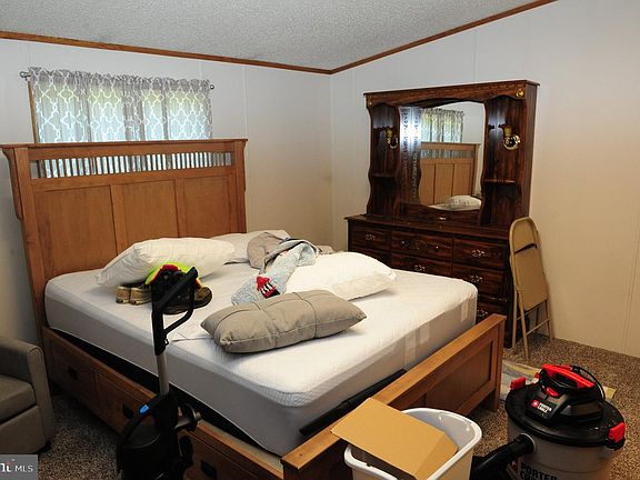 5th image of 64 Harold Ln