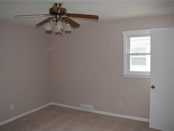 5th image of 2902 Park Dr
