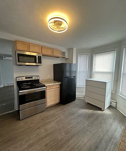 35 Essex Ct #1 — Photo 2