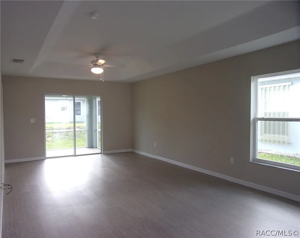 3 bed, 1311 sqft, $1,700 — Photo 2