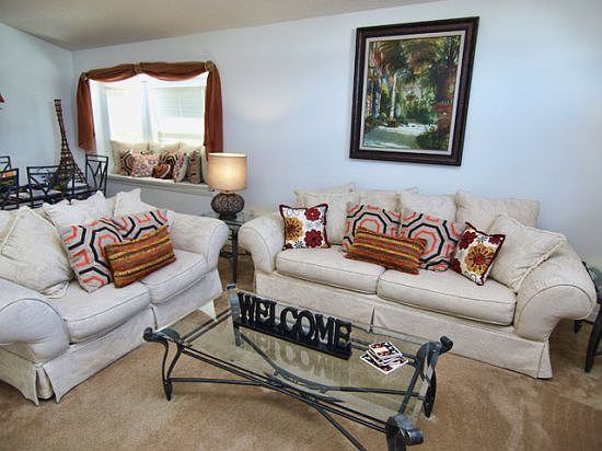 LB4P971-disney-vacation-living