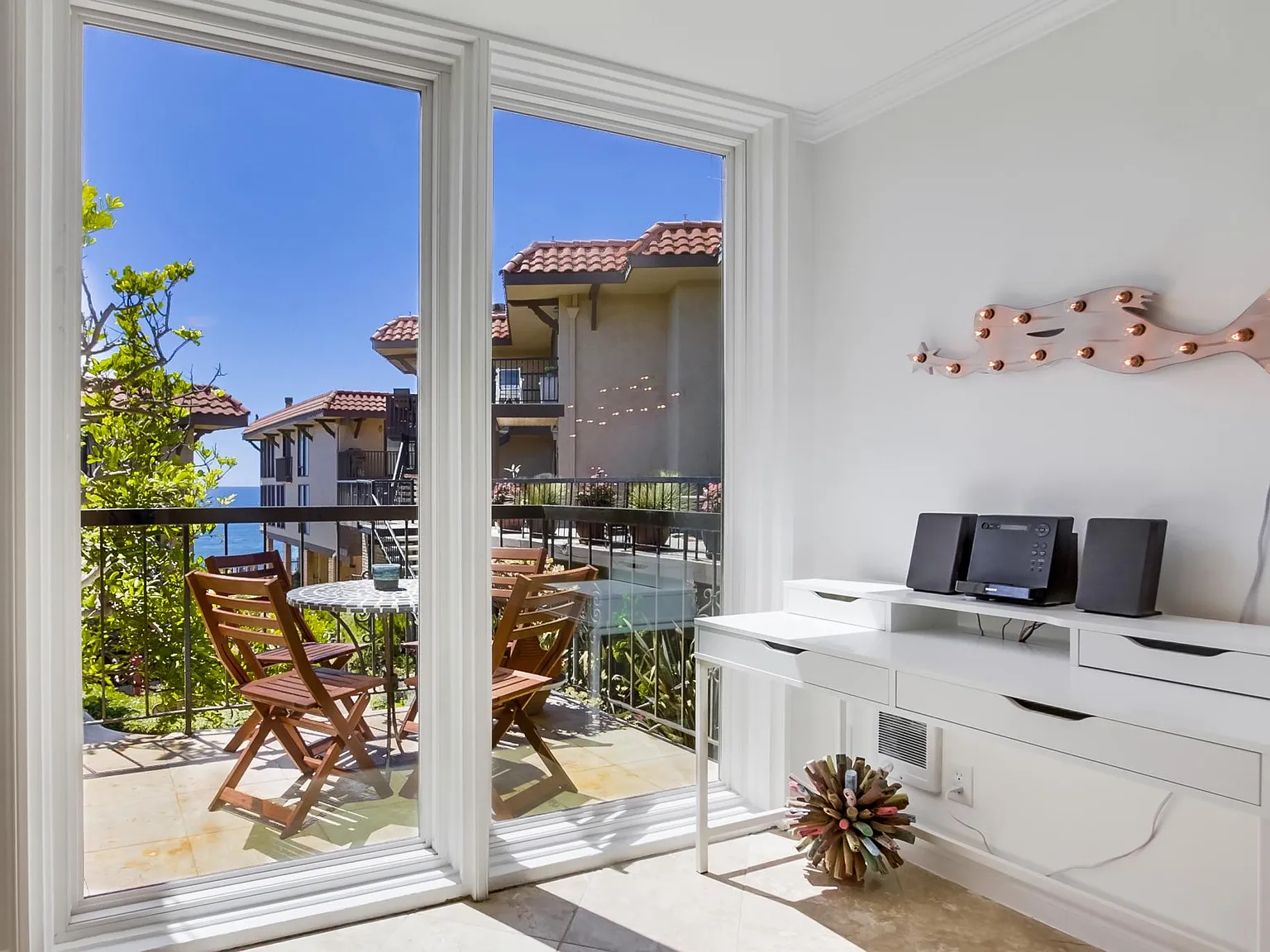 190 Del Mar Shores Ter — Photo 4