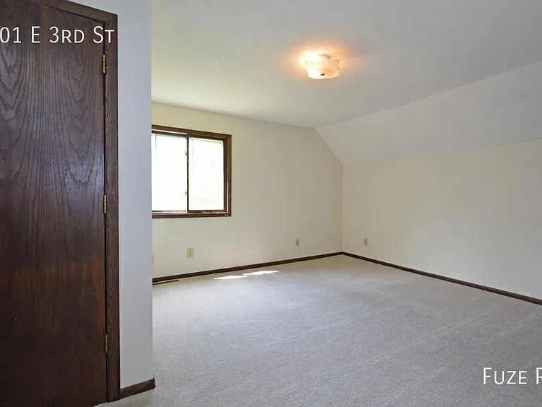 301 E 3rd St — Photo 9