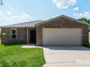 311 Canoe Ct, Mabank, TX 75156