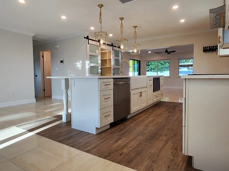 4590 Carson St NE — Photo 3
