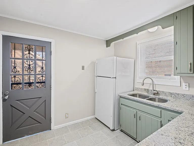 2019 Driftwood Ave — Photo 4