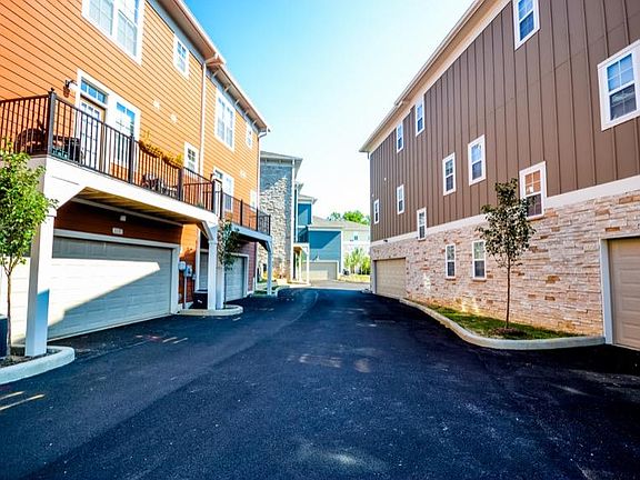 2nd image of 2652 E Cathcart St #2676-101