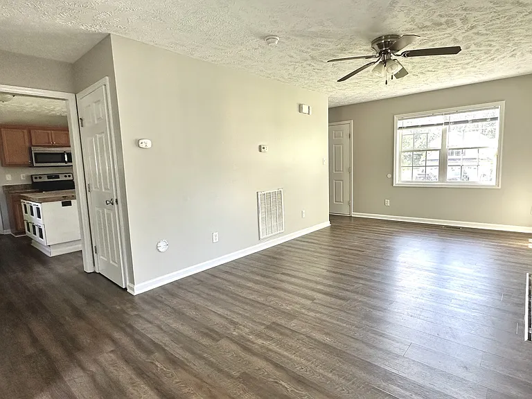 4425 Scenic Pines Dr — Photo 4